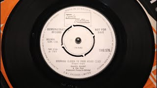 Gladys Knight &amp; The Pips - Stepping Closer To Your Heart - Tamla Motown : TMG 576 DJ (45s)