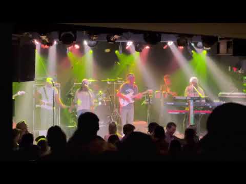 Black Uhuru ft KingHopeton - Gal Next Door ( Live in Aspen Colorado )