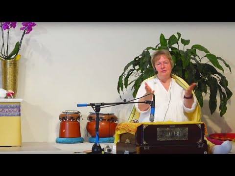Stille Meditation und Mantrasingen Satsang mit Shivakami - Yoga Vidya Live 07:00 Uhr 25.08.2020