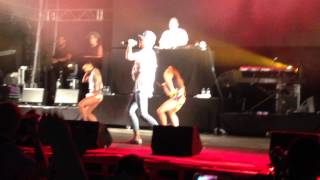 Keen&#39;V saltimbanque à scène sur sambre