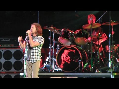 Pearl Jam: Animal [HD] 2010-05-17 - Boston, MA