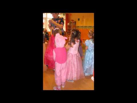 Itt a farsang, áll a bál.......