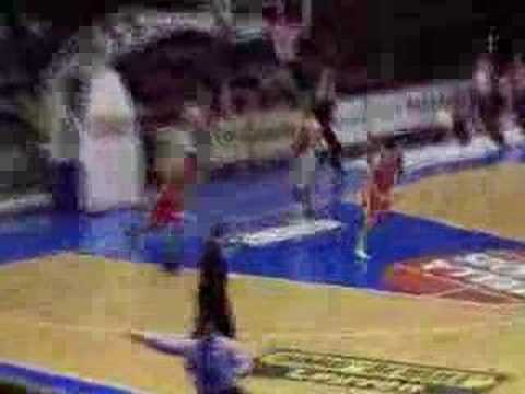 25 20-10-07 Leuven-BCO - Green met de steal en snelle score.