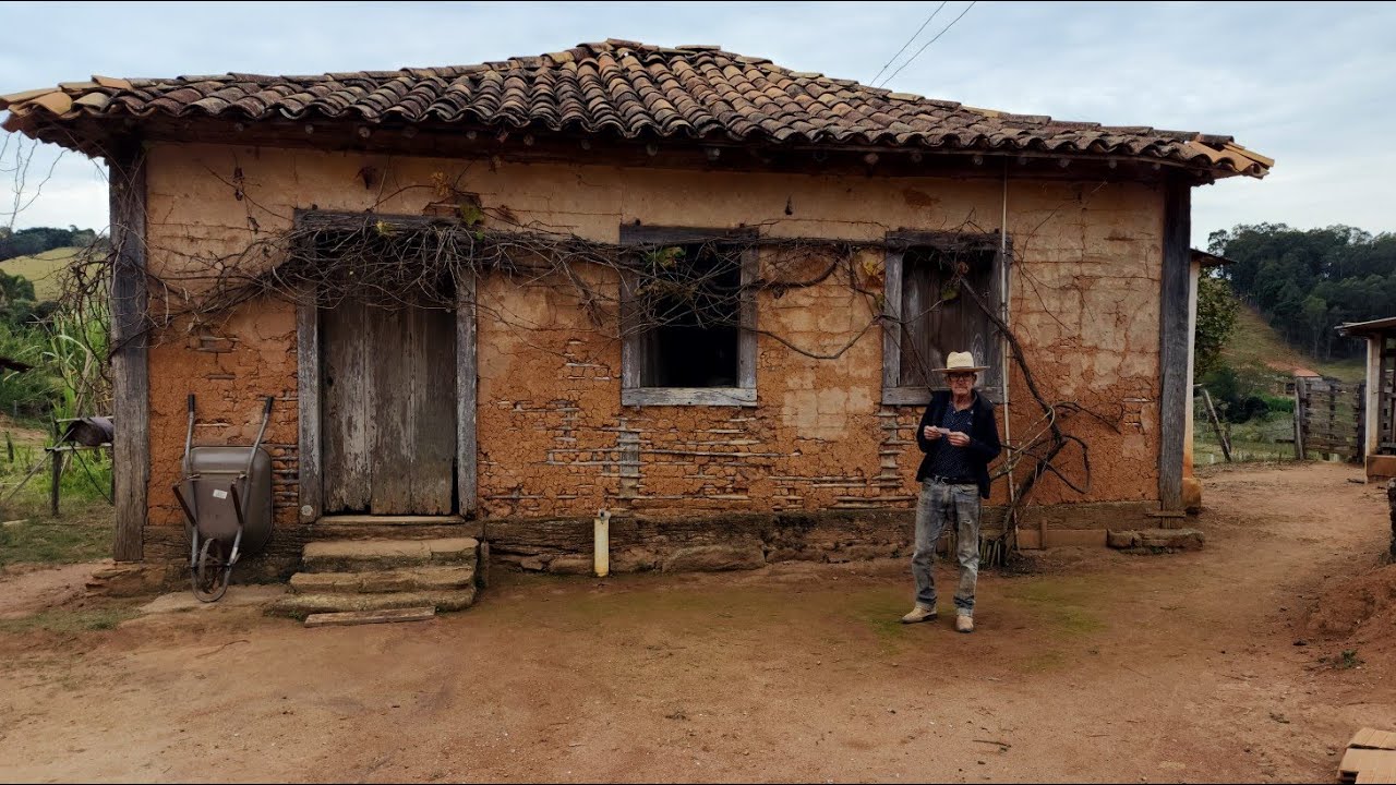 Casa De Pau A Pique De Quase 200 Anos