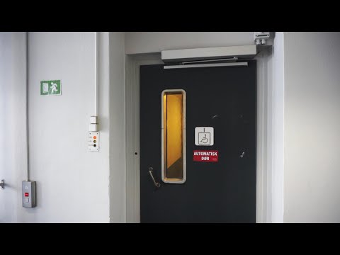 Epic motor! original 1966 Siemens traction elevator @ Howitzvej 1, Frederiksberg, Denmark