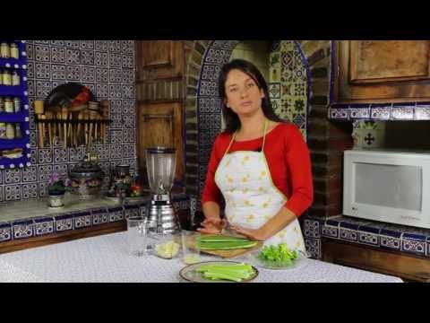 Licuado de piña, nopal, apio y limon