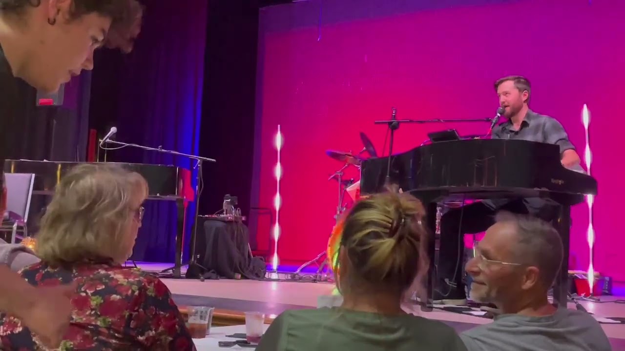 Promotional video thumbnail 7 for Big Time Dueling Pianos