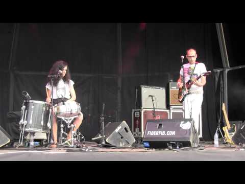 INDIENELLA (live Benicassim Festival - FIB) (17-7-2011)