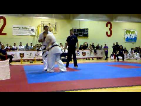 Kyokushin Spanija 2012 RADIVOJE MIRKOVIC(SRB) vs SEBASTIAN RODRIGUEZ(Spain) finale