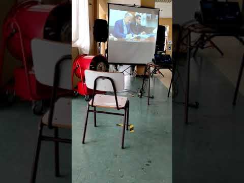 (VIDEO) Polémica por video que muestra al alcalde Mario Meza mientras adultos mayores se recuperan tras ser vacunados contra el Covid-19 en el liceo Politécnico de Linares