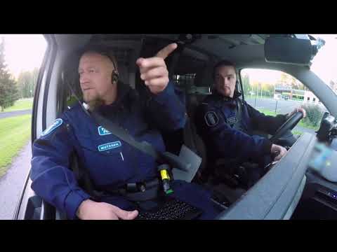 Auto lähtee karkuun - Poliisit Joensuu