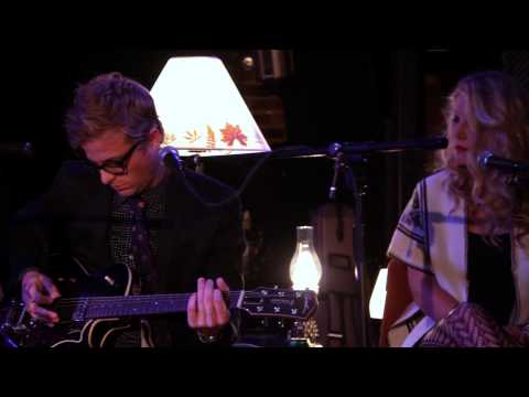 Breathe Me Baby Acoustic -  Head of the Herd feat. Lydia Hol