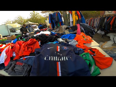 GARIMPANDO POR UM BRECHÓ DE RUA EM LONDRES