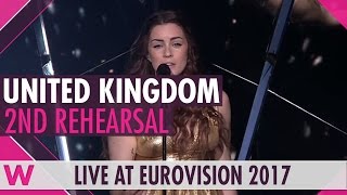 Second rehearsal: Lucie Jones &quot;Never Give Up On You&quot; (United Kingdom) Eurovision 2017 | wiwibloggs