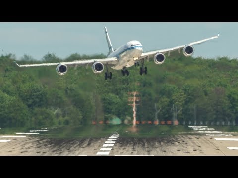 CROSSWIND LANDINGS with two GO AROUNDS, Airbus A380, Airbus A340-500, Boeing 757 ... (4K)