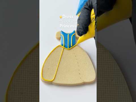 Starting a new series princess dress cookies👸🏼 #cookiedecorating #princess #drees #disney #shorts