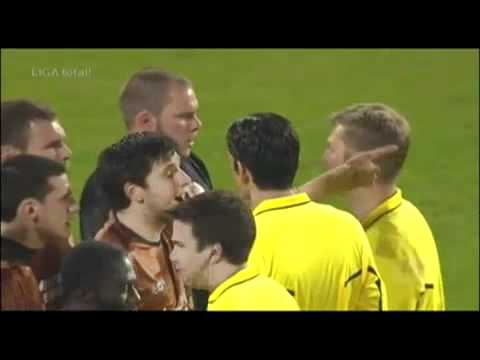 St.Pauli  Schalke 0-2 Spielabbruch kurz vor Schluss Becherwurf lienienrichter