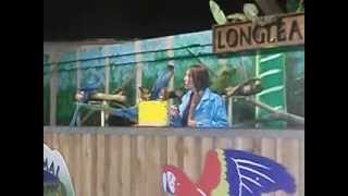 preview picture of video 'Parrot Show in full. Longleat Safari Park'