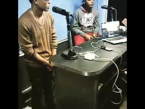 Entrevista en la Radio yefriel habla de su tema musical