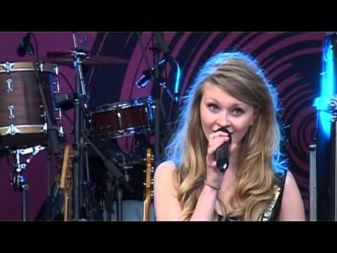 Monika Malczak podczas występu na Festiwalu "FUMA 2012"