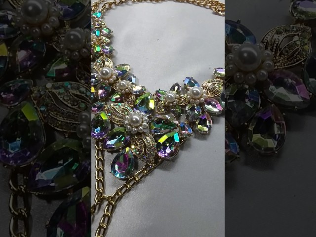 Vídeo relacionado con Boland - Collar para Disfraz de Carnaval con Colgante, Accesorio de Fiesta