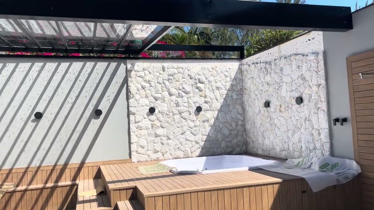 Miniatura do vídeo: Pérgola Retrátil Automática com Cortinas
