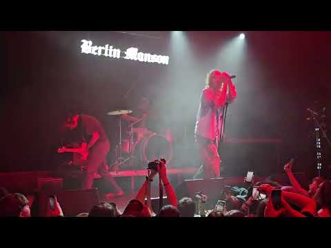 Berlin Manson - intro + Alternative für Disneyland - live v Roxy - 13.11.2025