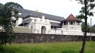 preview picture of video 'Sri Lanka,ශ්‍රී ලංකා,Kandy,Tooth Temple,Sri Dalada Maligawa on a peaceful day'