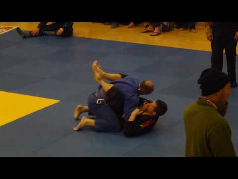 Tom Bennet - English Open BJJ 2013 - Purple Master - Middle