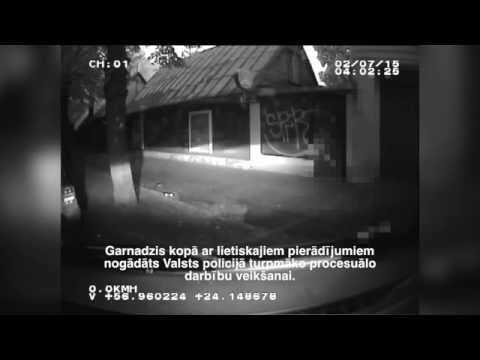 Pašvaldības policisti aiztur garnadzi ar 24 automašīnu riepu dekoratīvajiem diskiem