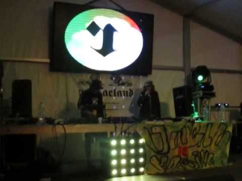 SYNTOPA SOUND drops GANJA SMUGGLING feat MYSTIC MC dubplate @REGGAELAND 2014-ICTUS STAGE