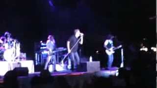 Huey Lewis & The News 'Finally Found A Home' - California Mid-State Fair 7/26/13