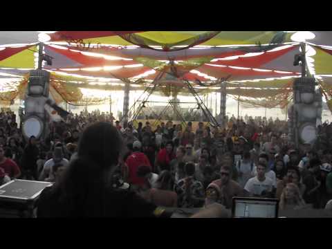 ALIENN LIVE @ FREEDOM FESTIVAL 2013 (HD)