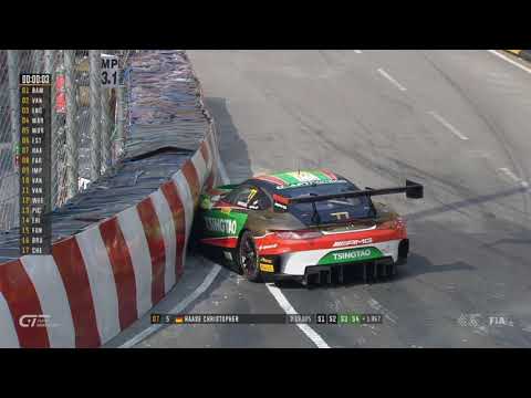 Crash - FIA GT World Cup - Macau - FP1 - Edoardo Mortara