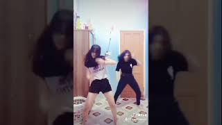 Download lagu dua wanita sangat kompak 😯 sanamre DJ topeng remix suka sekali kekompakannya soal gaya jogetnya itu mp3