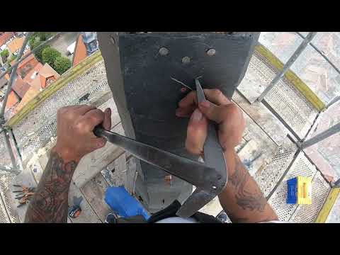 Die letzten Schiefer am Turm der St. Nicolaikirche  - Schieferdecker - Der Kirchendachdecker Engelke