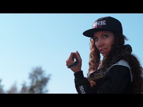 Olga Lounová - Dávej to (OFFICIAL MUSIC VIDEO)