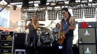 Slash w Fergie   Beautiful Dangerous   Sound Check   HD