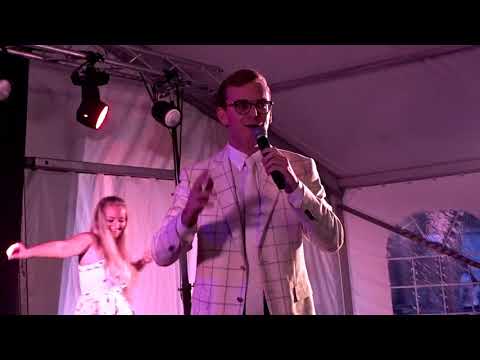 Live optreden te Oetingen van Bart Anneessens Cops