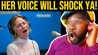 "SHE HIT THAT NOTE?! Jennifer Nettles - O Holy Night / Hallelujah Live REACTION"