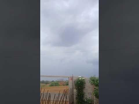 a chuva está chegando em lagoa do boi de barro alto Bahia