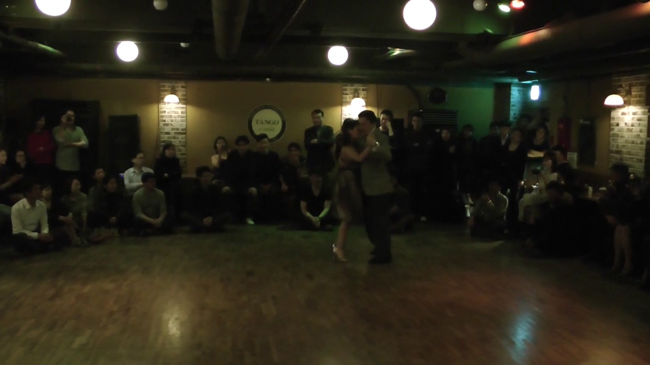 Sergey & Anna Sokhnenko, Alberto Castillo - Vestido Punzo