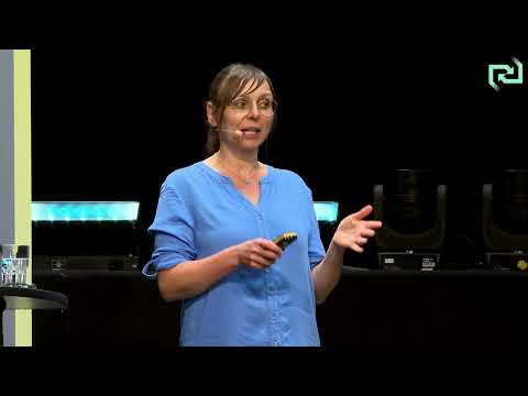 Susanne Kaiser — Architecture for Flow with Wardley Mapping, DDD, and Team Topologies