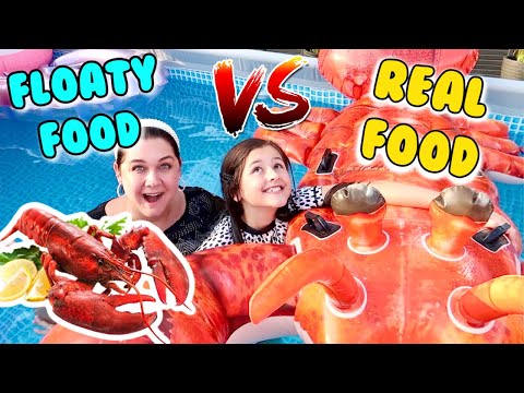 REAL FOOD vs. FLOATIES FOOD vs. GUMMI FOOD IM POOL - Das coolste aufblasbare Essen 🍕 Alles Ava