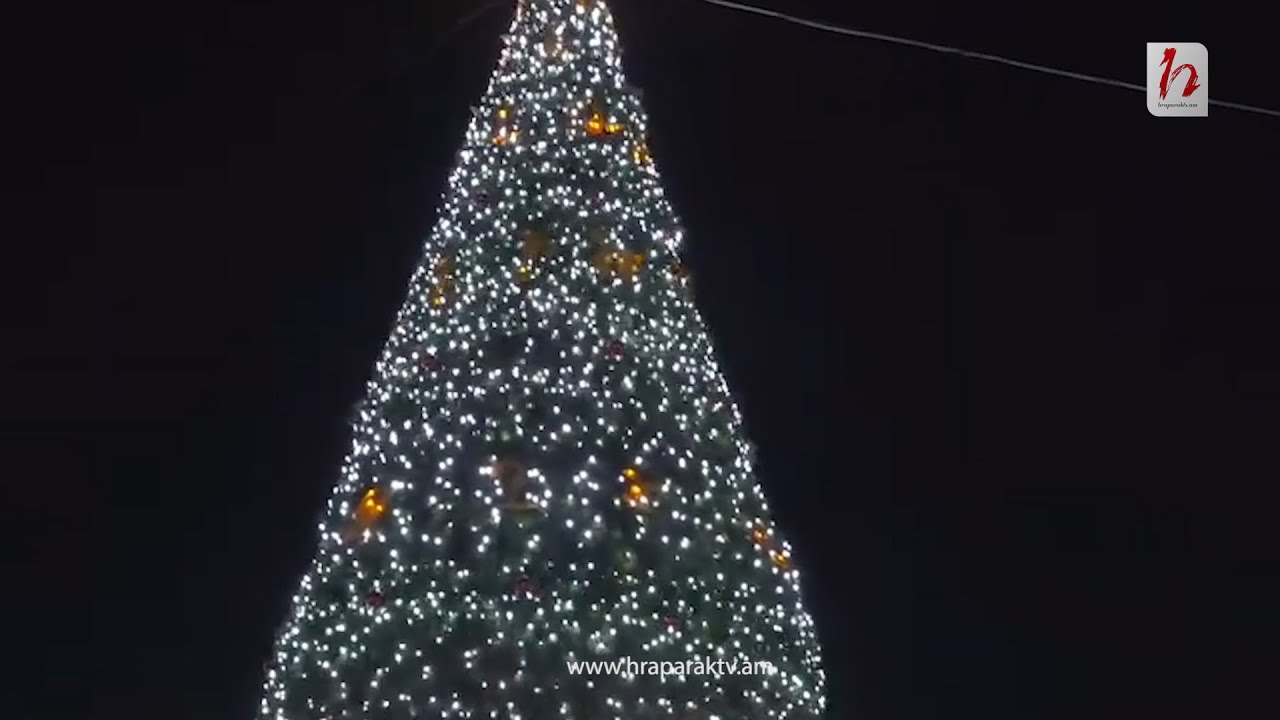 Գորիսում փողոցներ են վերանորոգվում. հանդիսավոր կերպով վառվեցին գլխավոր եղևնու լույսերը