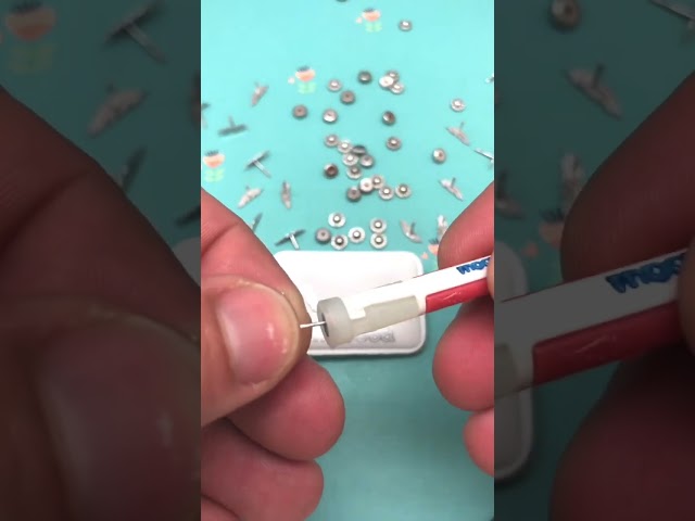 Vídeo relacionado con 1 Par de Pendientes de Acero Inoxidable con Colgantes de Pluma de Dragón Plateados - Estilo Vintage, Exquisita Confección - Un Regalo Ideal para Hombres y Mujeres