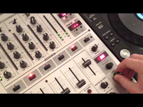 Behringer DJX700 5 Channel Pro DJ Mixer with Effects (Near Behringer DJX700 5 Channel Pro DJ Mixer with Effects (Near