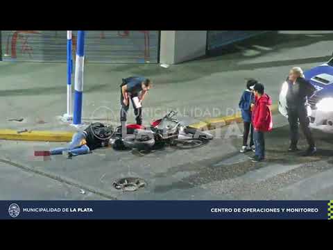 Así fue el fuerte accidente en 7 y 80 en el que el automovilista se dio a la fuga