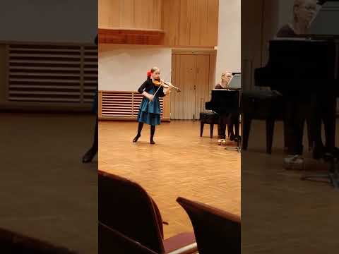 Sarasate: Zigeunerweisen played by Lilja (10)