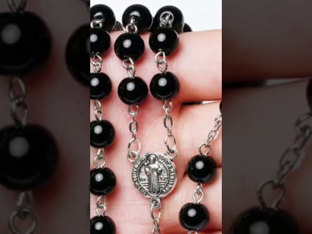 Vídeo relacionado con Mondo Cattolico - Rosario católico de las Nuestra Señora de la Buena Salud, Rosario tradicional en cuentas de hematita. Ideal regalos religiosos.